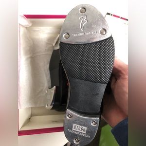 Bloch tap shoes size 9 child NEW